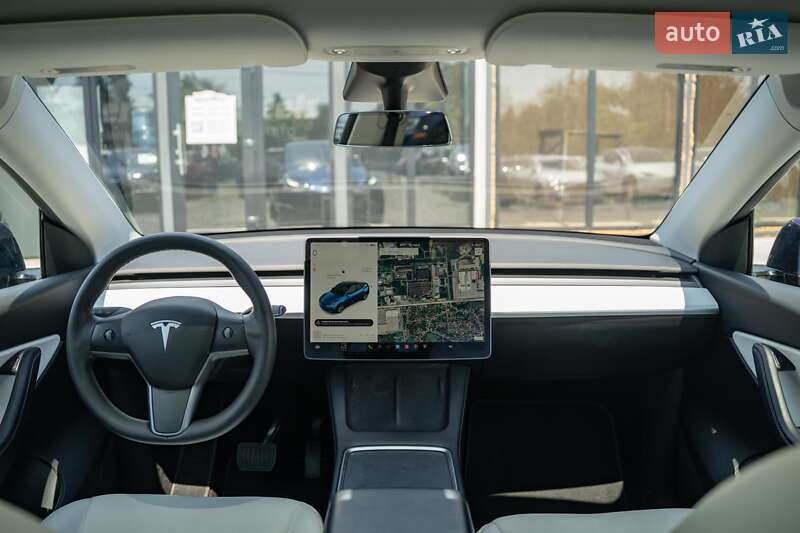 Позашляховик / Кросовер Tesla Model Y 2021 в Чернівцях
