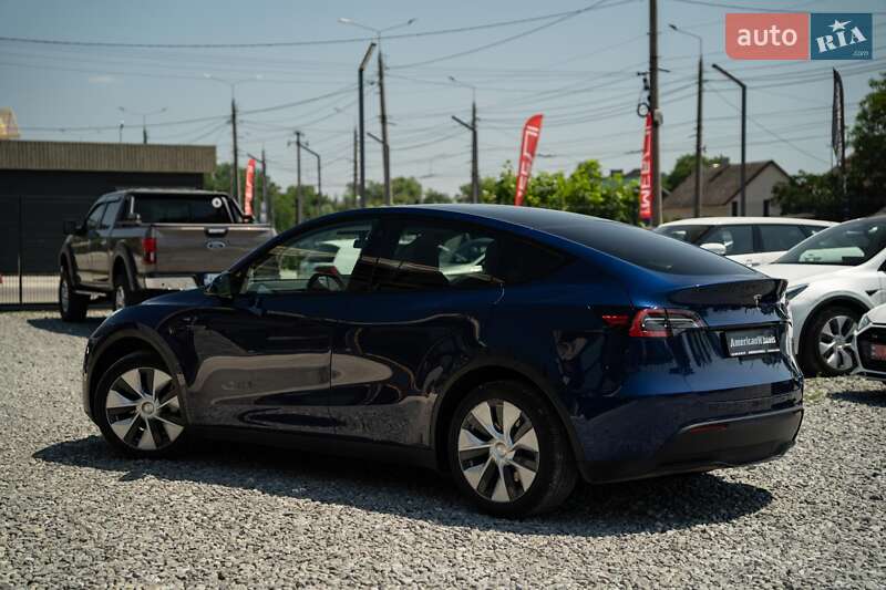 Позашляховик / Кросовер Tesla Model Y 2021 в Чернівцях