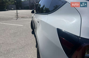 Позашляховик / Кросовер Tesla Model Y 2021 в 