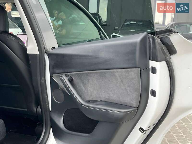 Позашляховик / Кросовер Tesla Model Y 2024 в Львові