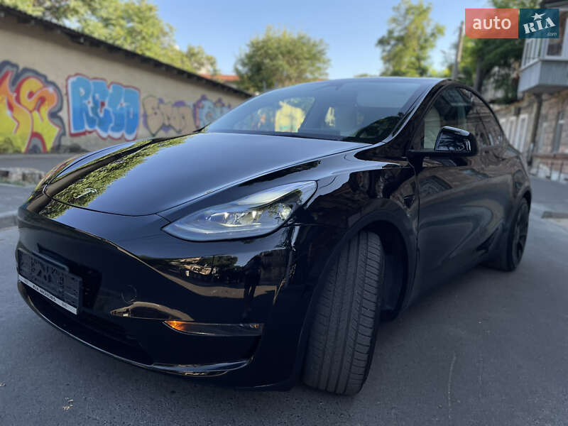 Позашляховик / Кросовер Tesla Model Y 2024 в 
