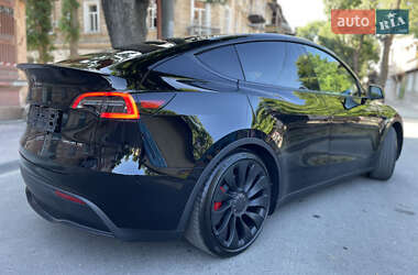 Позашляховик / Кросовер Tesla Model Y 2024 в 