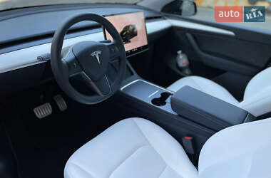 Позашляховик / Кросовер Tesla Model Y 2024 в 