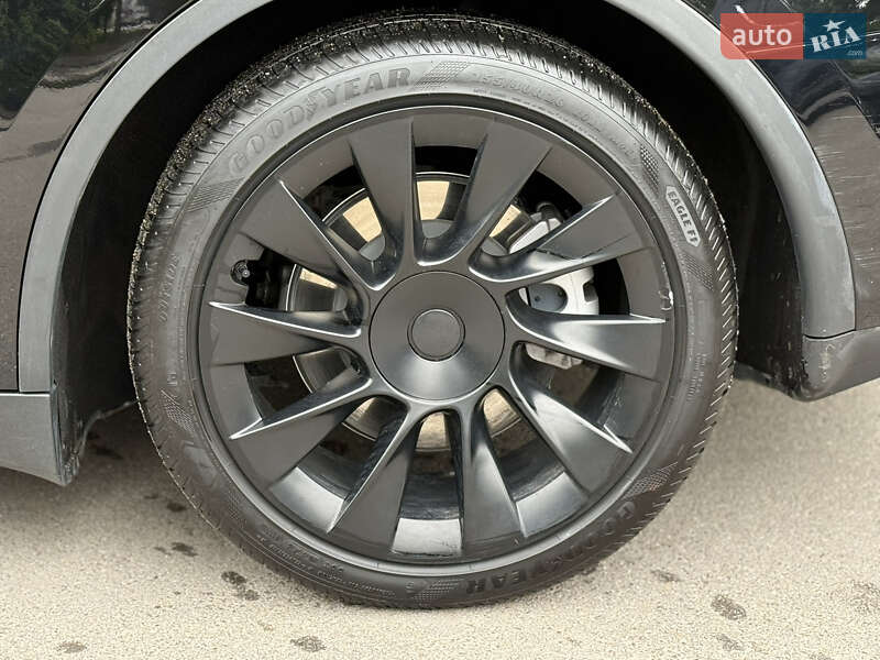 Внедорожник / Кроссовер Tesla Model Y 2023 в Тернополе