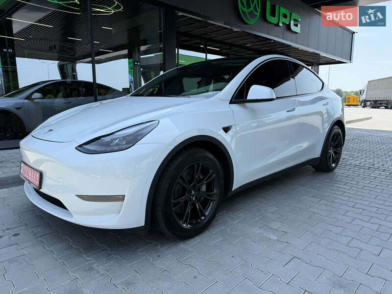 Позашляховик / Кросовер Tesla Model Y 2024 в 