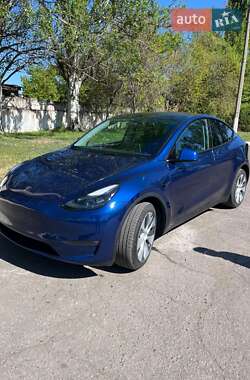 Tesla Model Y 2024