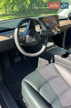 Позашляховик / Кросовер Tesla Model Y 2024 в 