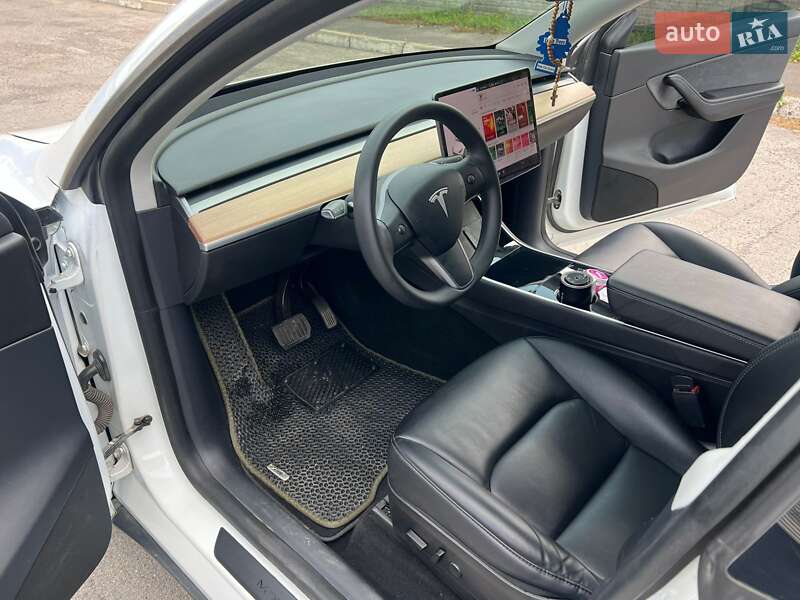 Внедорожник / Кроссовер Tesla Model Y 2020 в Ровно