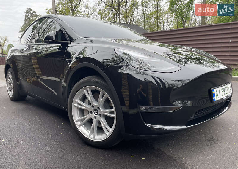 Tesla Model Y 2023