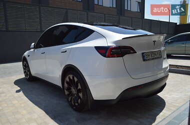 Внедорожник / Кроссовер Tesla Model Y 2021 в 