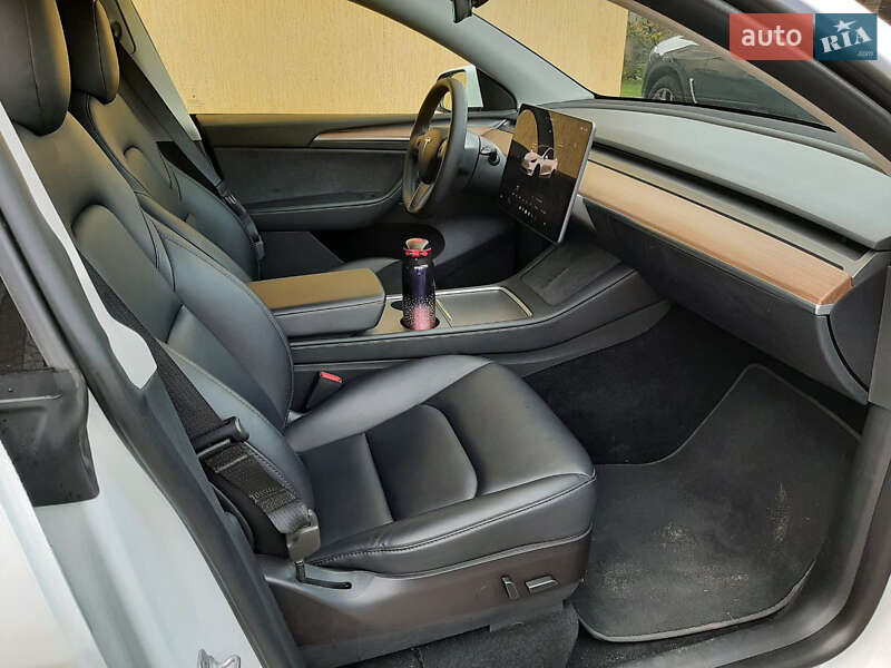 Позашляховик / Кросовер Tesla Model Y 2022 в Львові