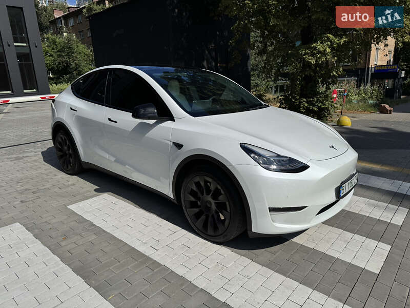 Позашляховик / Кросовер Tesla Model Y 2021 в Києві