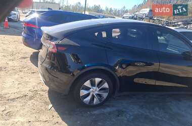 Позашляховик / Кросовер Tesla Model Y 2024 в 