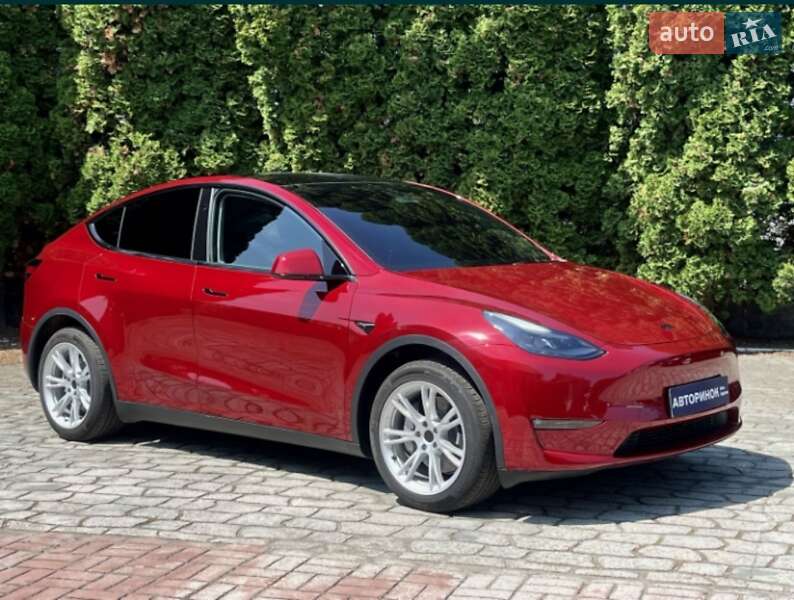Tesla Model Y 2024