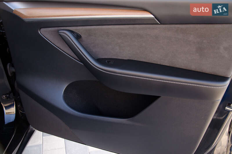 Внедорожник / Кроссовер Tesla Model Y 2022 в Киеве