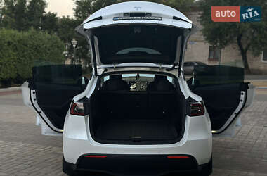 Внедорожник / Кроссовер Tesla Model Y 2021 в 