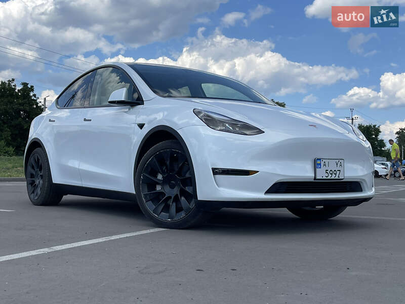 Tesla Model Y 2024