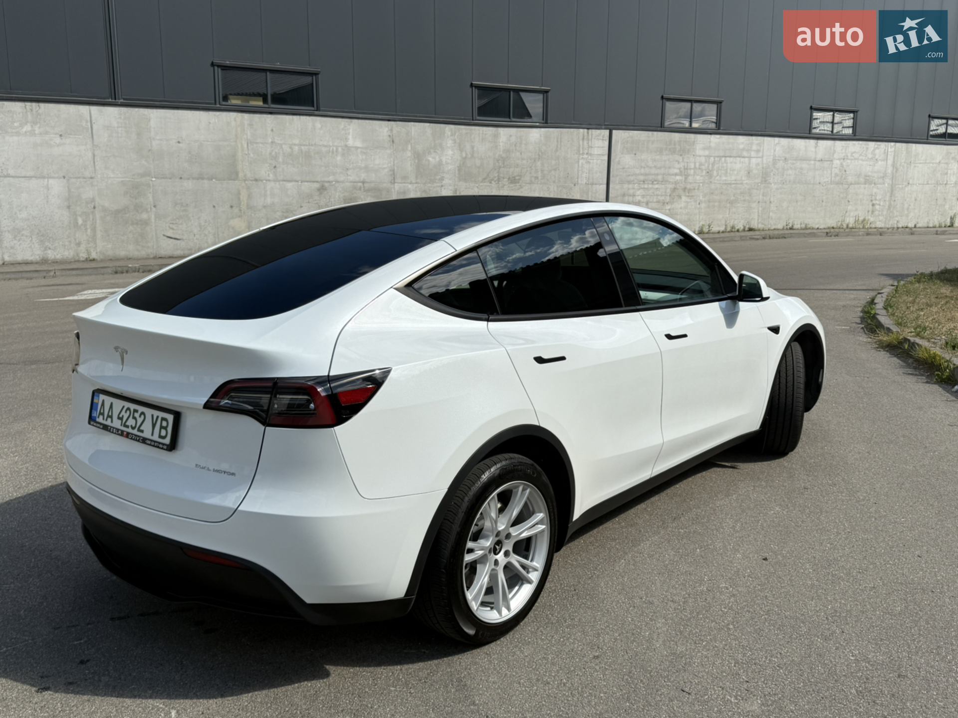 2022 Tesla Model Y - мініатюра 8