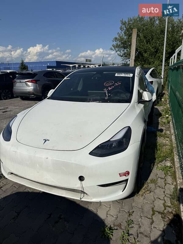 Tesla Model Y 2023