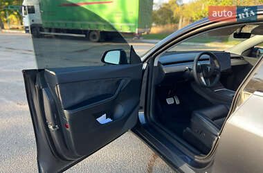 Позашляховик / Кросовер Tesla Model Y 2021 в 
