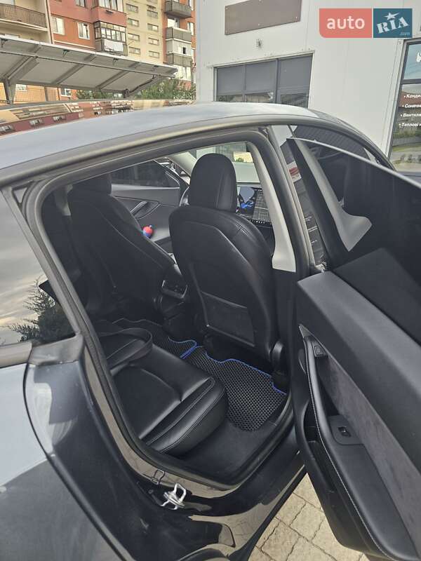Внедорожник / Кроссовер Tesla Model Y 2021 в Мукачево