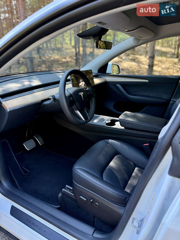 Позашляховик / Кросовер Tesla Model Y 2023 в Києві