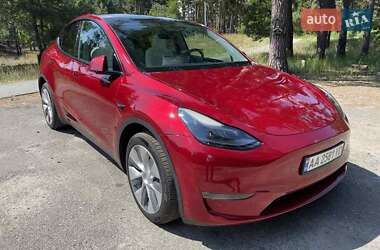 Tesla Model Y 2024
