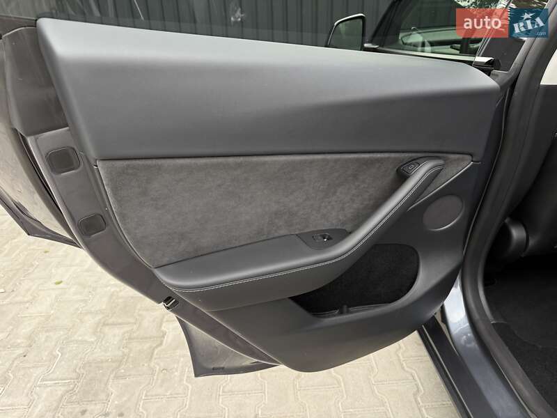Позашляховик / Кросовер Tesla Model Y 2023 в Києві