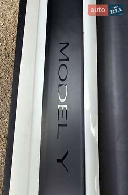 Позашляховик / Кросовер Tesla Model Y 2023 в 