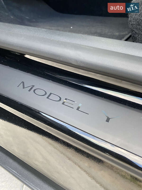 Внедорожник / Кроссовер Tesla Model Y 2023 в Киеве