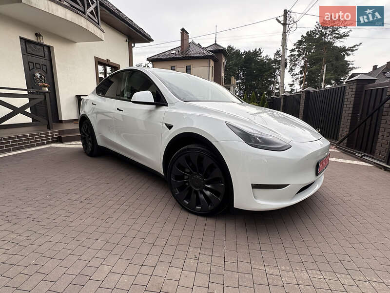 Tesla Model Y 2024