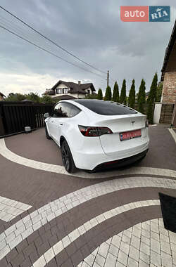 Позашляховик / Кросовер Tesla Model Y 2024 в 