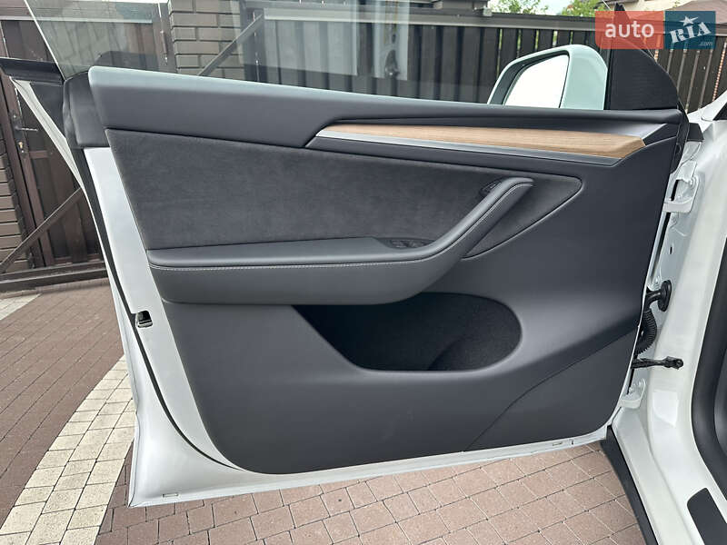 Позашляховик / Кросовер Tesla Model Y 2024 в Львові