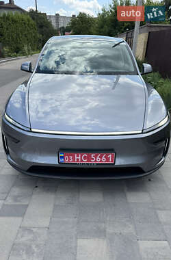 Tesla Model Y 2025 Tesla Model Y 2025