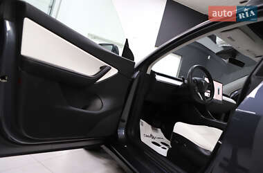 Позашляховик / Кросовер Tesla Model Y 2021 в 