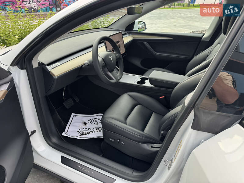 Внедорожник / Кроссовер Tesla Model Y 2023 в Киеве