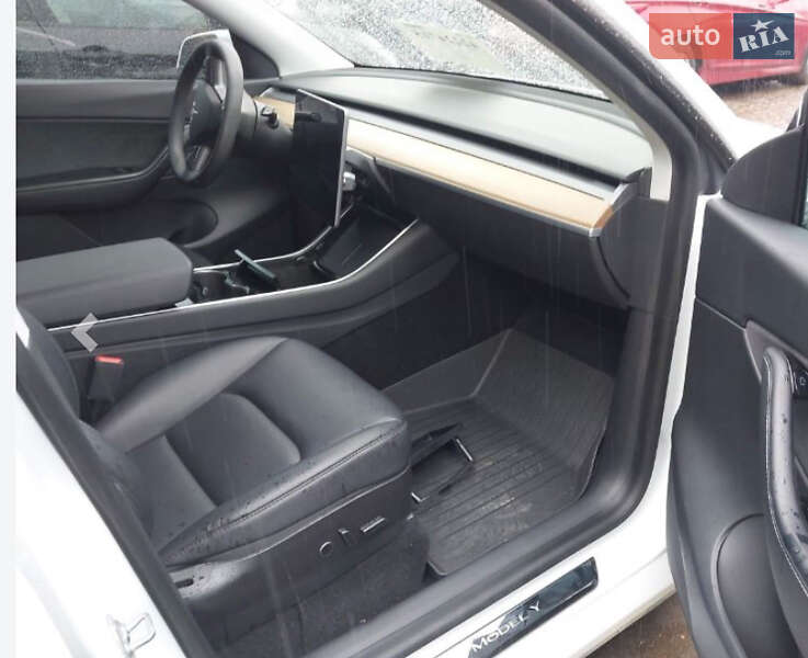 Позашляховик / Кросовер Tesla Model Y 2021 в Білій Церкві