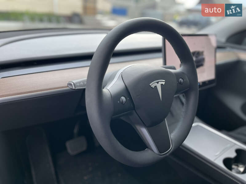 Внедорожник / Кроссовер Tesla Model Y 2024 в Киеве