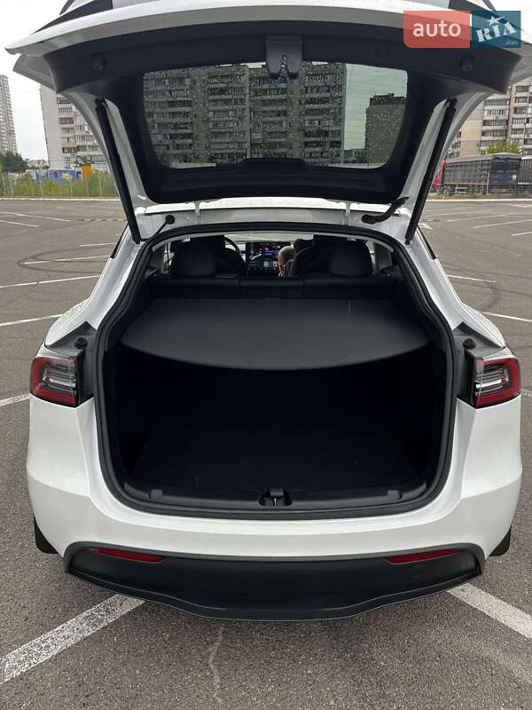 Внедорожник / Кроссовер Tesla Model Y 2023 в Киеве