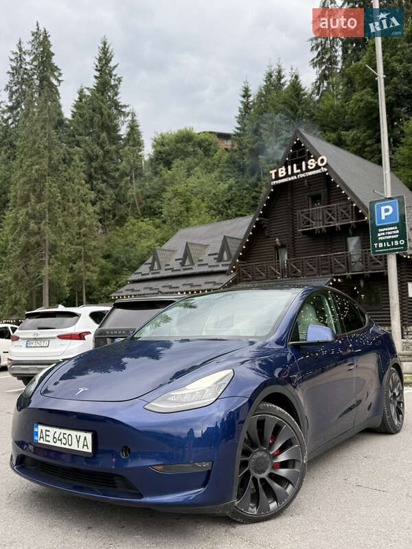 Позашляховик / Кросовер Tesla Model Y 2020 в Чернівцях