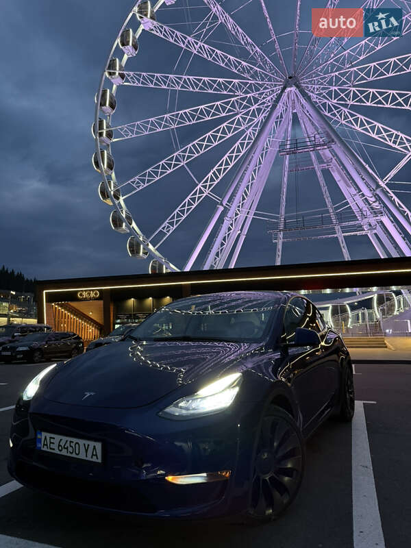 Позашляховик / Кросовер Tesla Model Y 2020 в Чернівцях