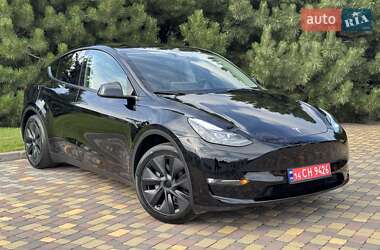 Tesla Model Y 2024