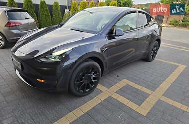 Внедорожник / Кроссовер Tesla Model Y 2024 в 