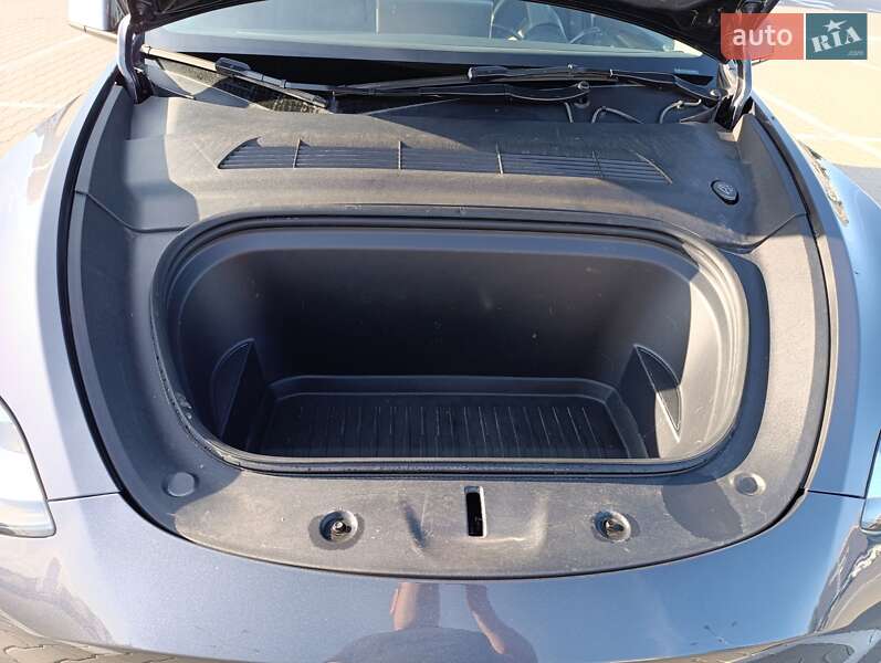 Внедорожник / Кроссовер Tesla Model Y 2023 в Киеве