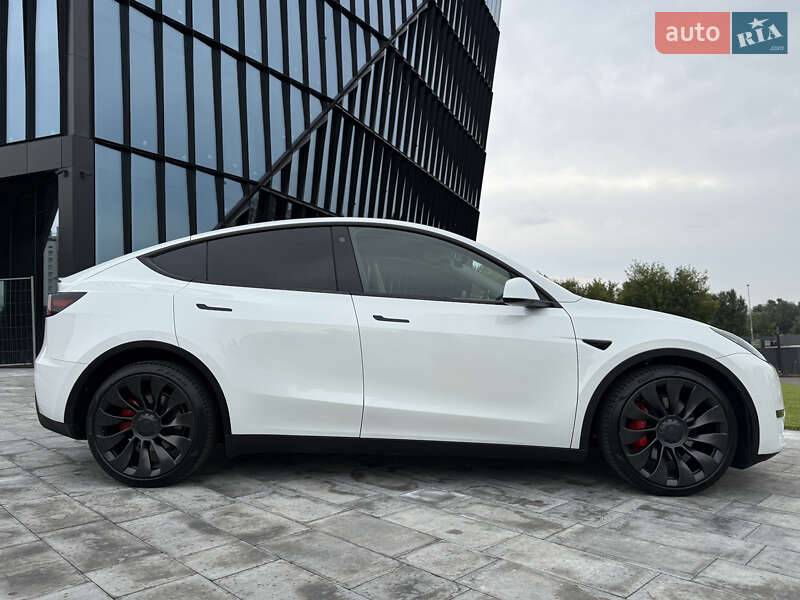 Внедорожник / Кроссовер Tesla Model Y 2023 в Киеве