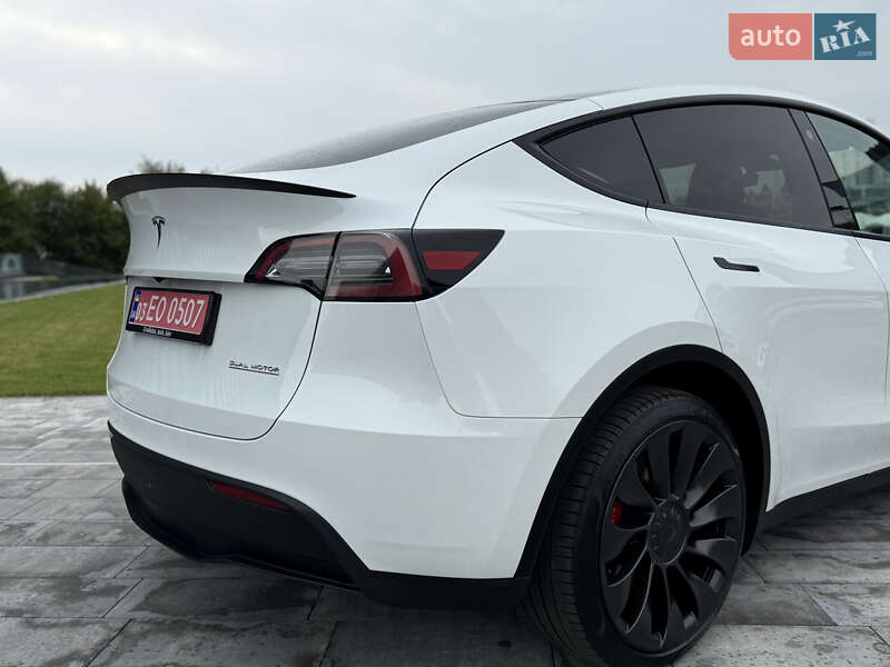 Внедорожник / Кроссовер Tesla Model Y 2023 в Киеве
