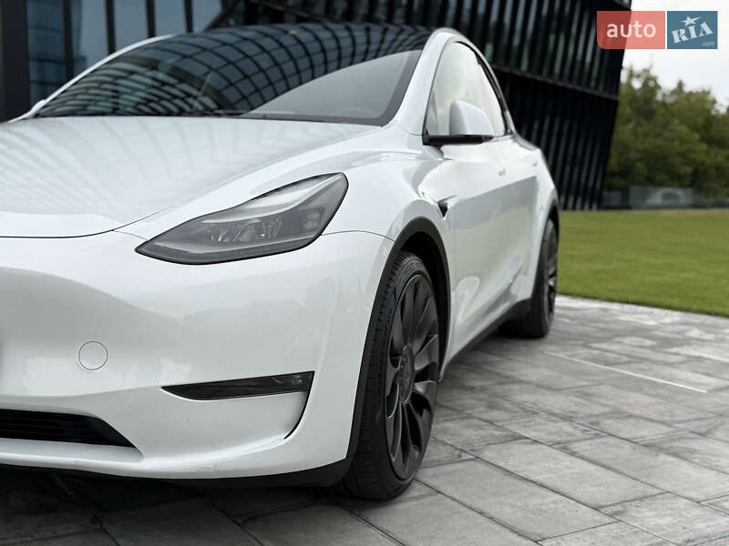Внедорожник / Кроссовер Tesla Model Y 2023 в Киеве