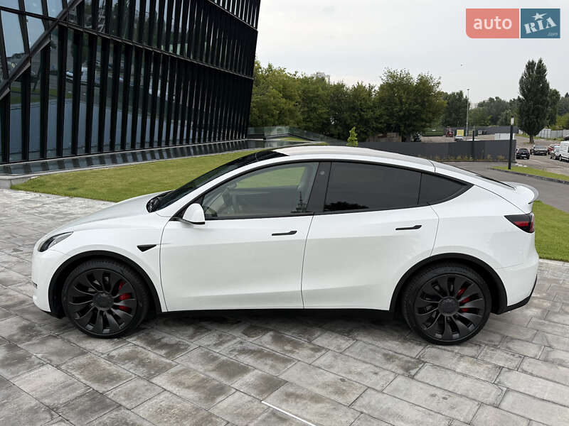 Внедорожник / Кроссовер Tesla Model Y 2023 в Киеве