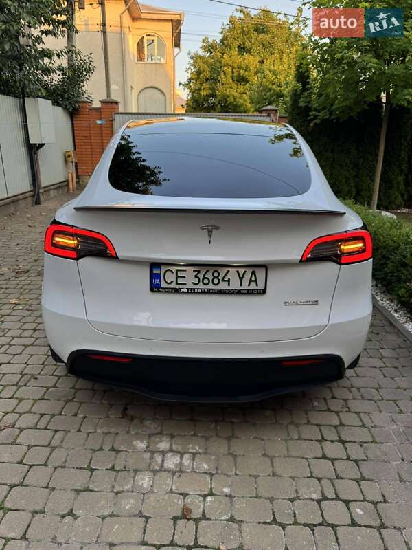Позашляховик / Кросовер Tesla Model Y 2022 в Чернівцях