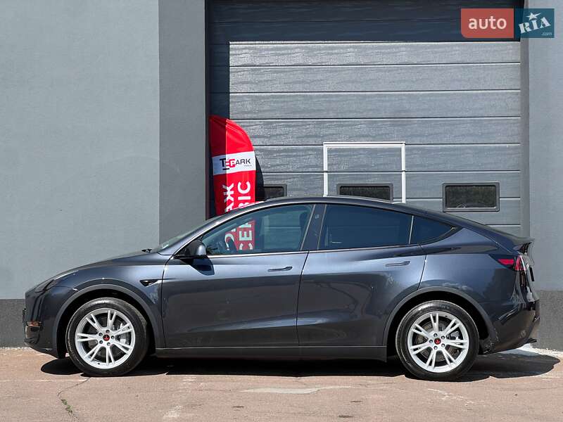 Позашляховик / Кросовер Tesla Model Y 2024 в Києві
